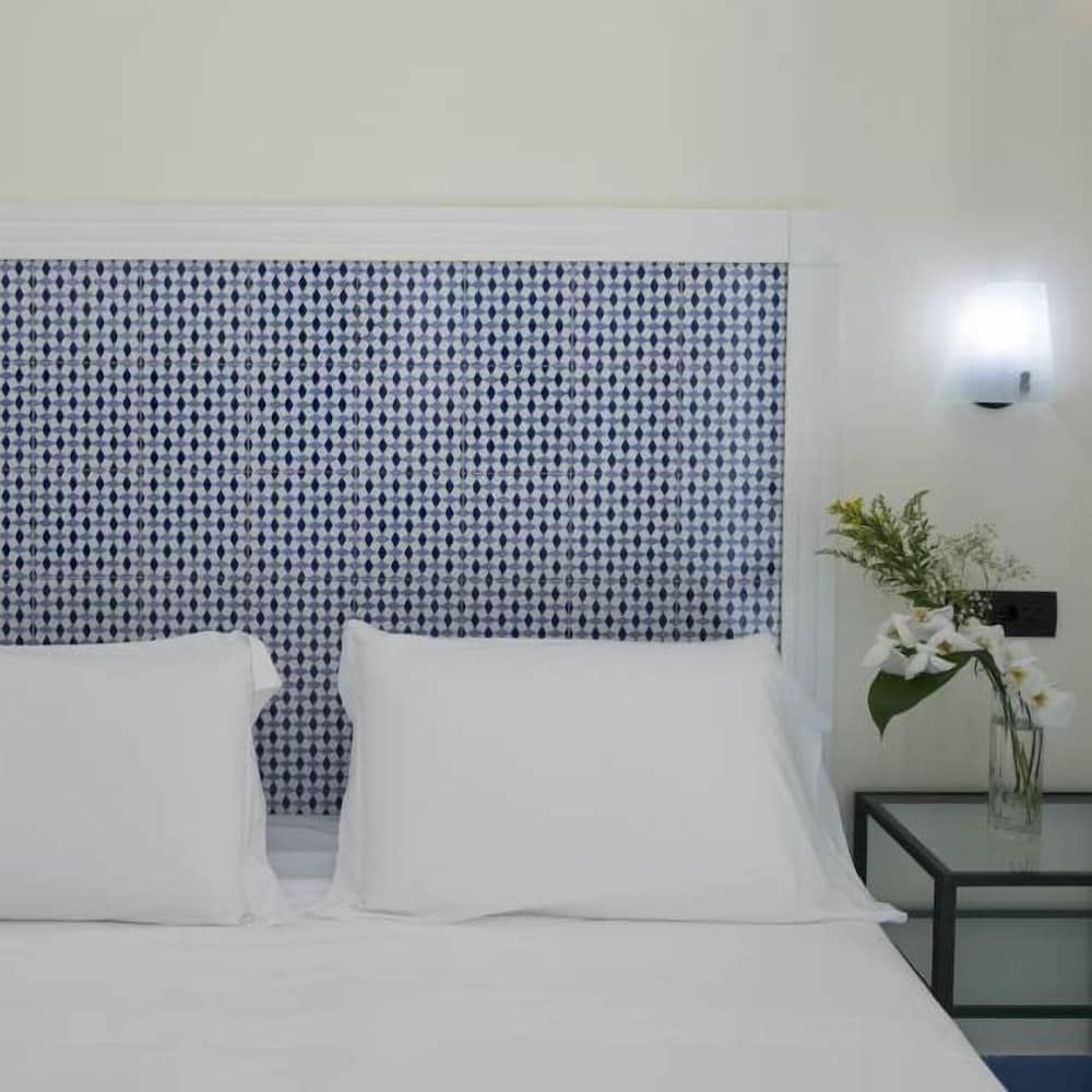 undefined Hotel Aurora 8