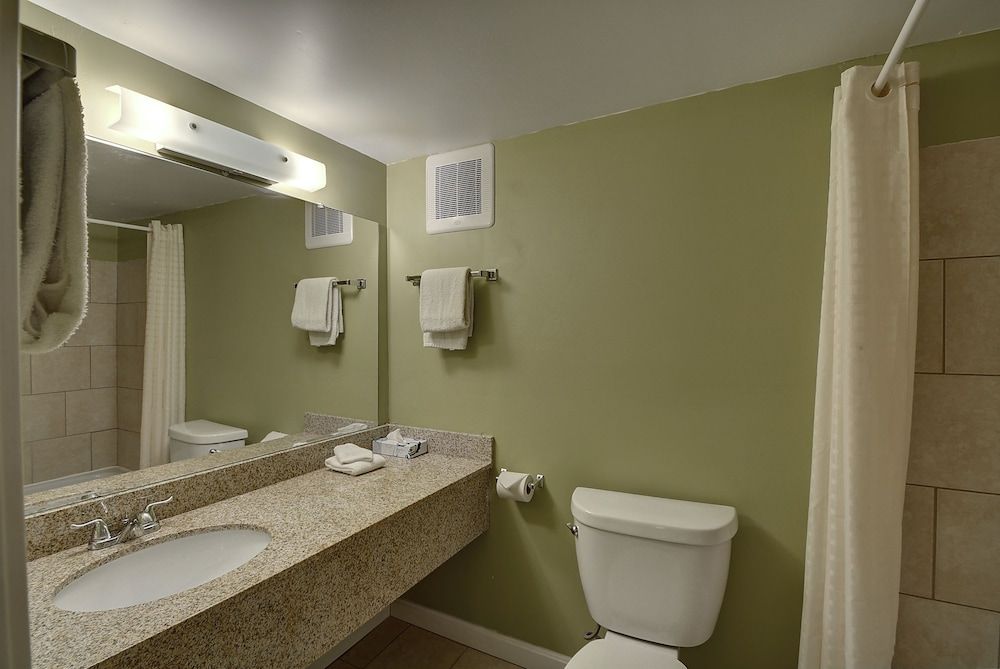 Colonial Motel And Spa Standard Room, 2 Queen Beds 3