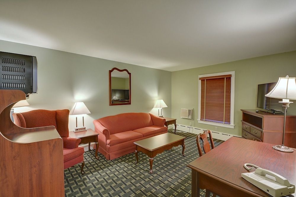 Colonial Motel And Spa Suite, 1 King Bed with Sofa bed 4