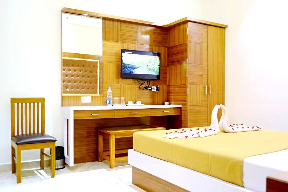 TR Thilagavathy Residency Deluxe Double Room 3