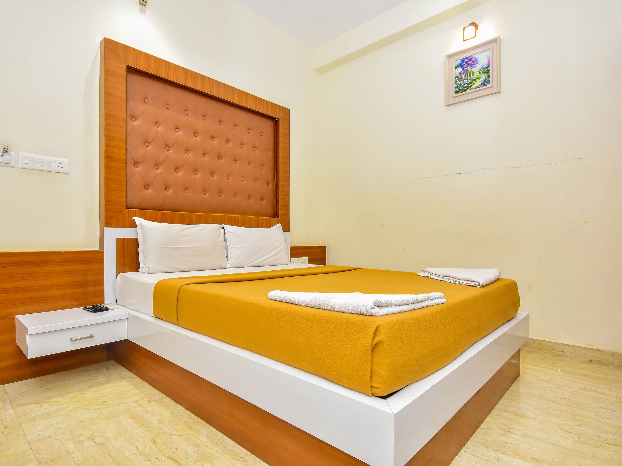 TR Thilagavathy Residency Deluxe Double Room 5