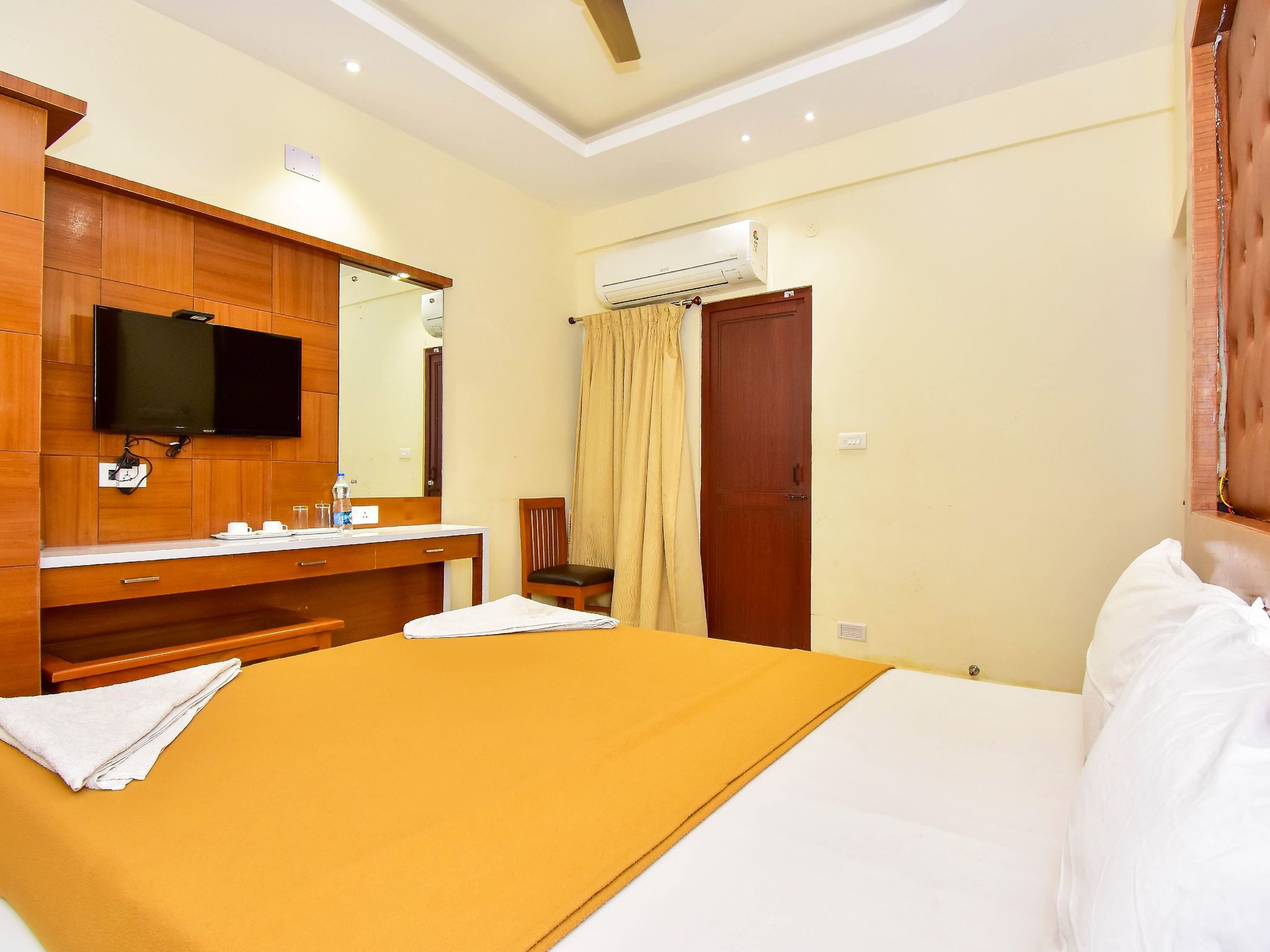 TR Thilagavathy Residency Deluxe Double Room 2