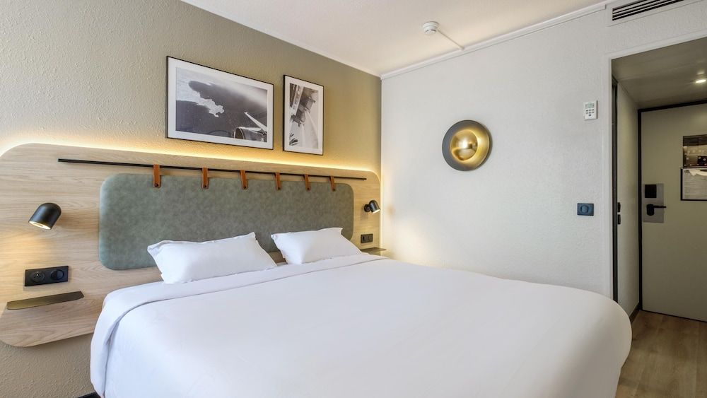 Campanile PRIME - Nice Airport Standard Room, 1 Queen Bed 3