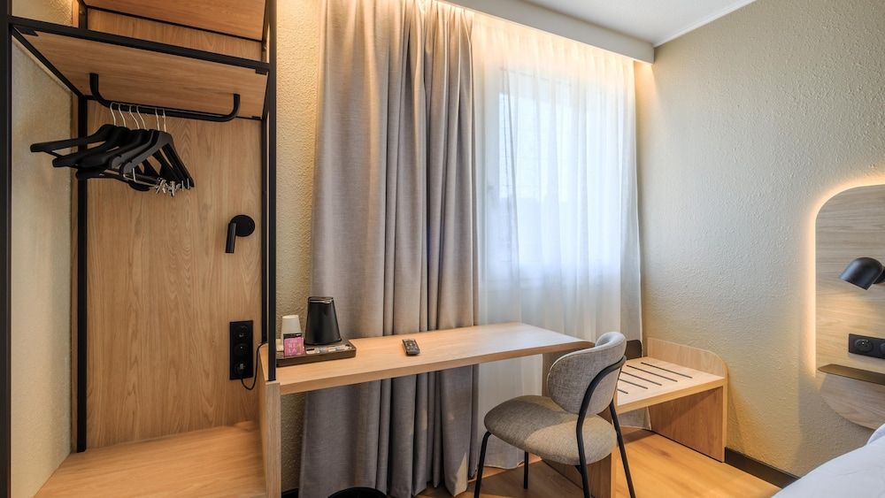 Campanile PRIME - Nice Airport Standard Room, 1 Queen Bed 10