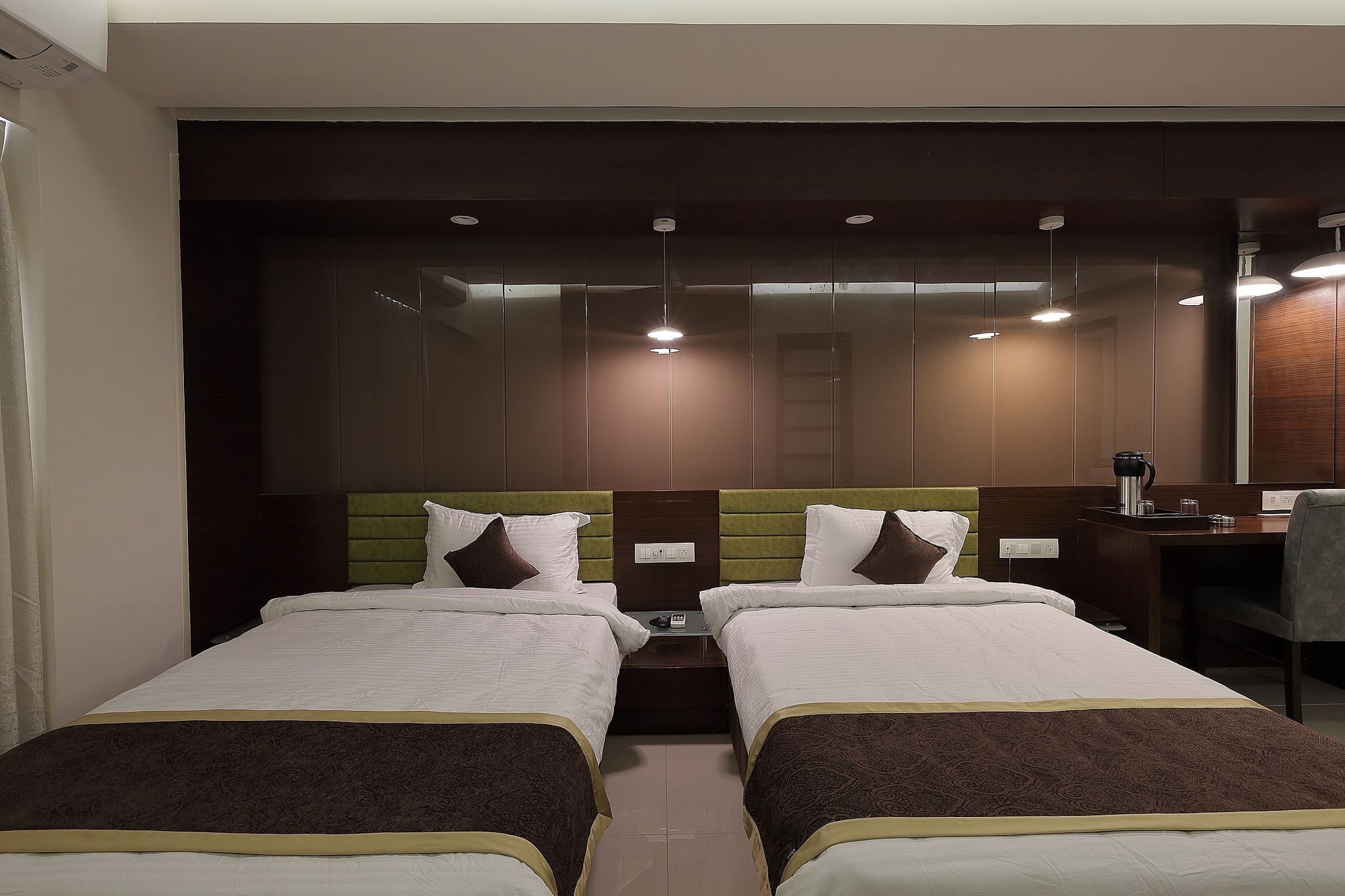 Superior Room and Fast Wi-Fi (Unmarried couples are not allowed)