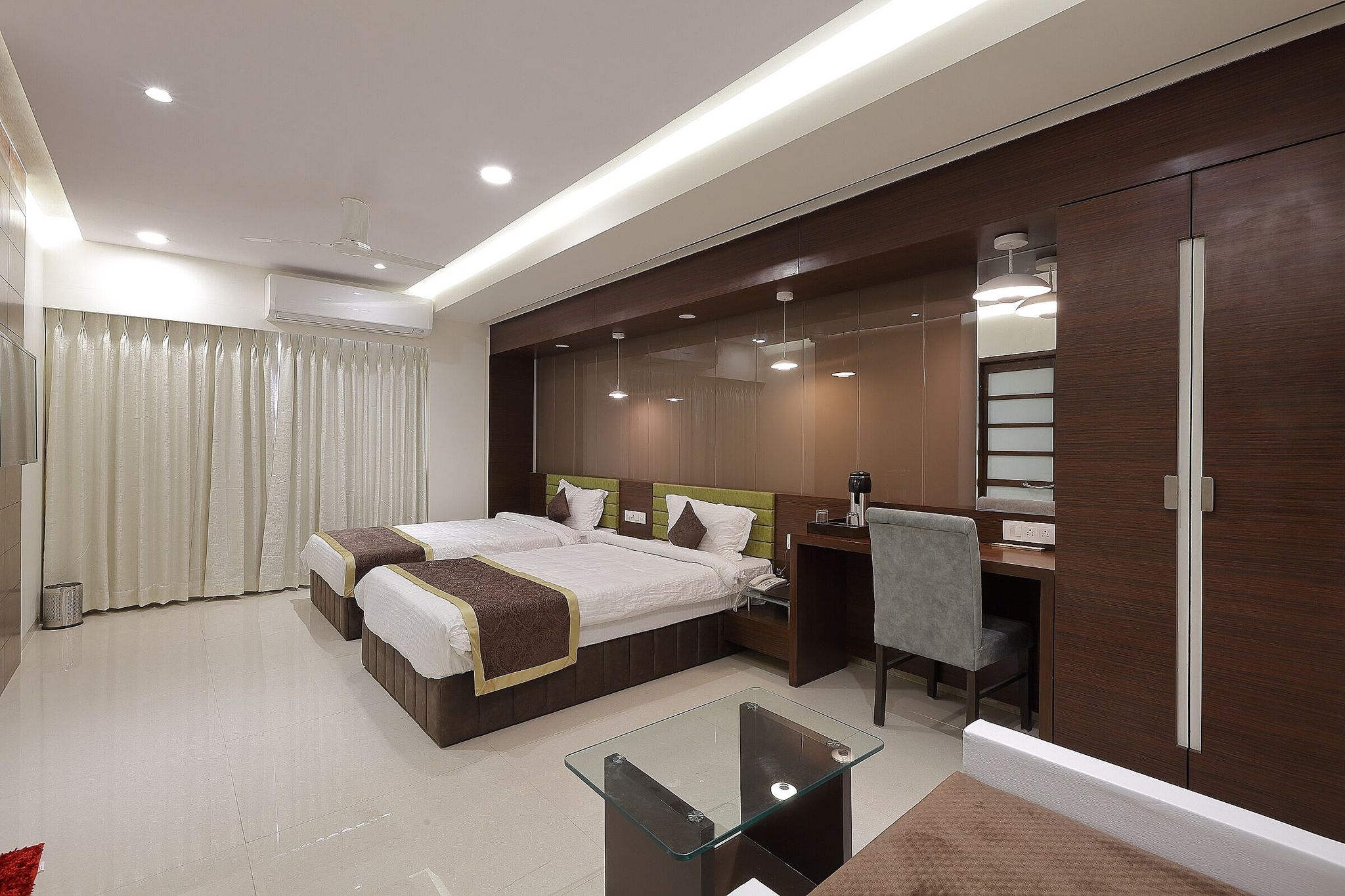 Superior Room and Fast Wi-Fi (Unmarried couples are not allowed)