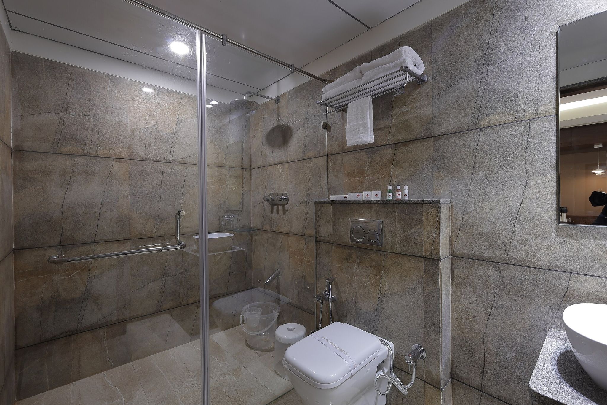 Hotel The Lotus Park Deluxe with fast Wi-Fi (Unmarried couples are not allowed) 6