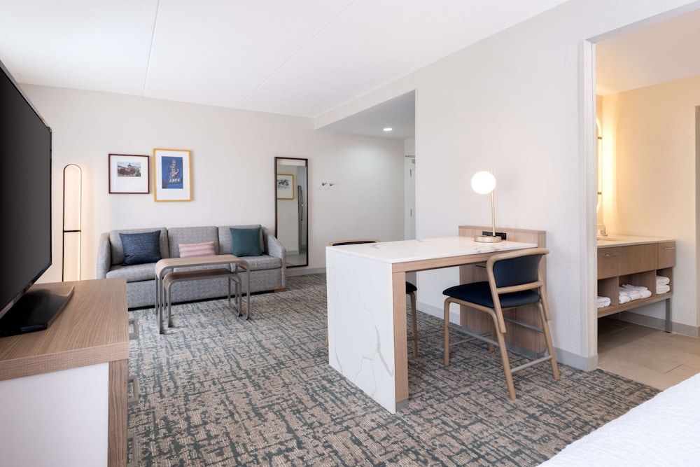 Suite, 1 King Bed, Accessible, Bathtub (Mobility & Hearing)