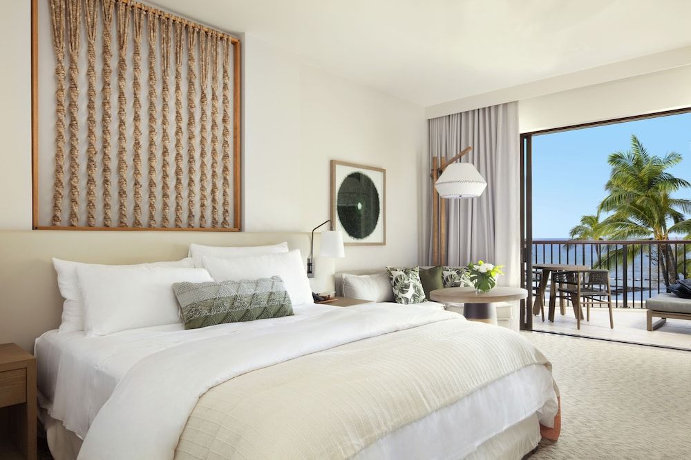 Room, 1 King Bed, Roll-in Shower, Oceanfront (Mobility/Hearing)