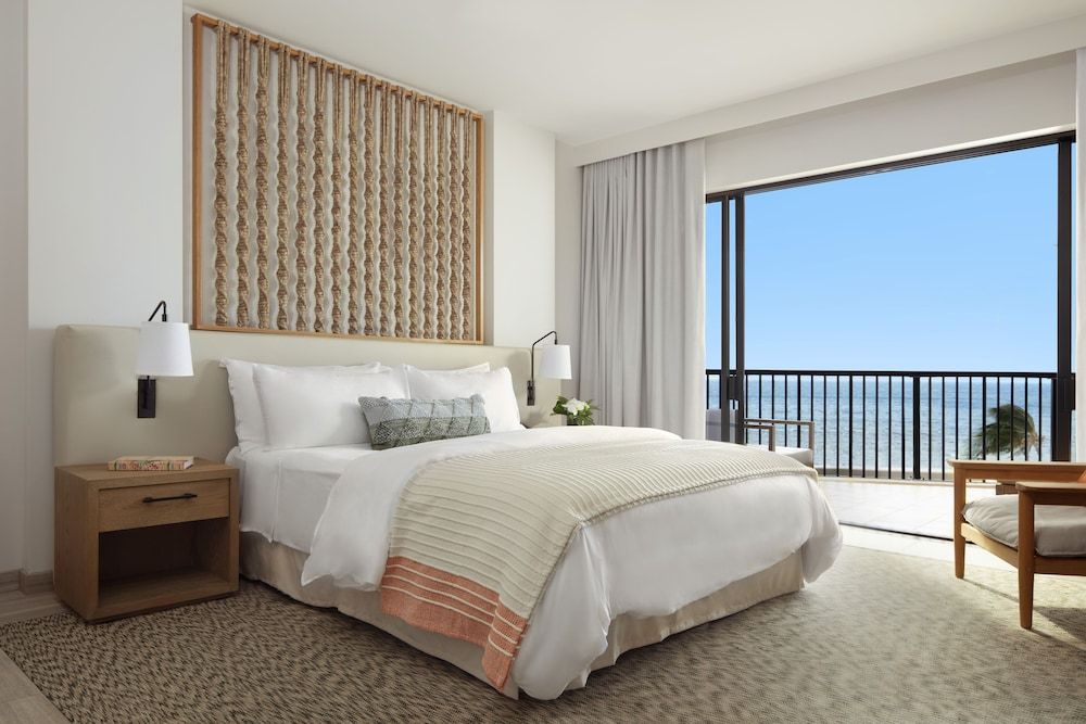 Room, 1 King Bed, Roll-in Shower, Oceanfront (Mobility/Hearing)