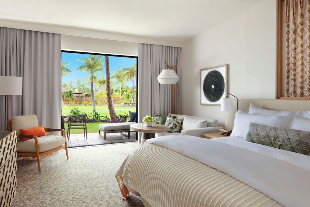 Room, 1 King Bed, Hearing Accessible, Garden View