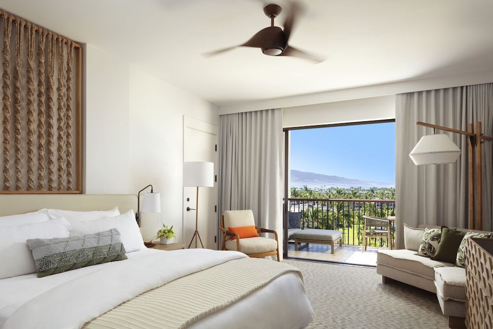 Room, 1 King Bed with Sofa bed, Partial Ocean View