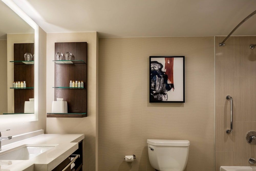 Delta Hotel Philadelphia Airport Room, 2 Queen Beds, Non Smoking 4