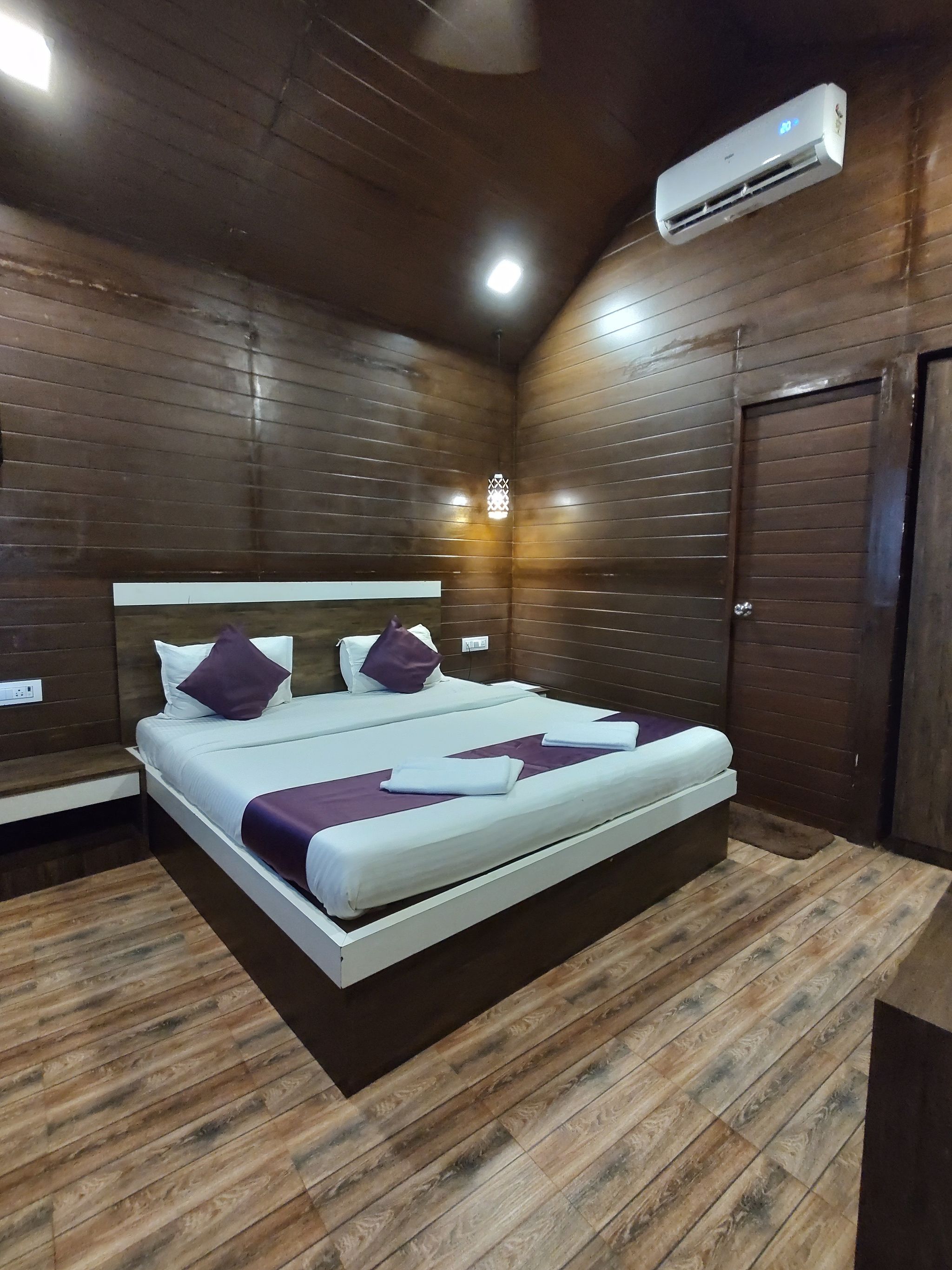 Wood House Beach Resort Premium Cottage 2