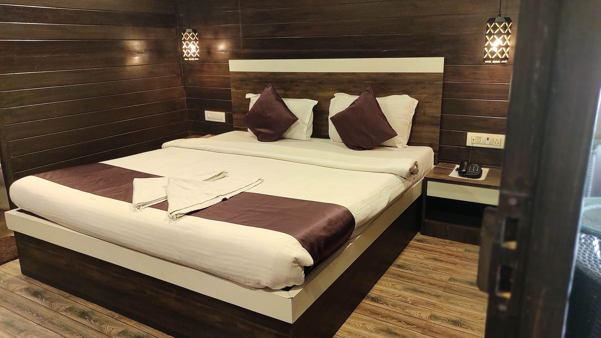 Wood House Beach Resort Premium Cottage