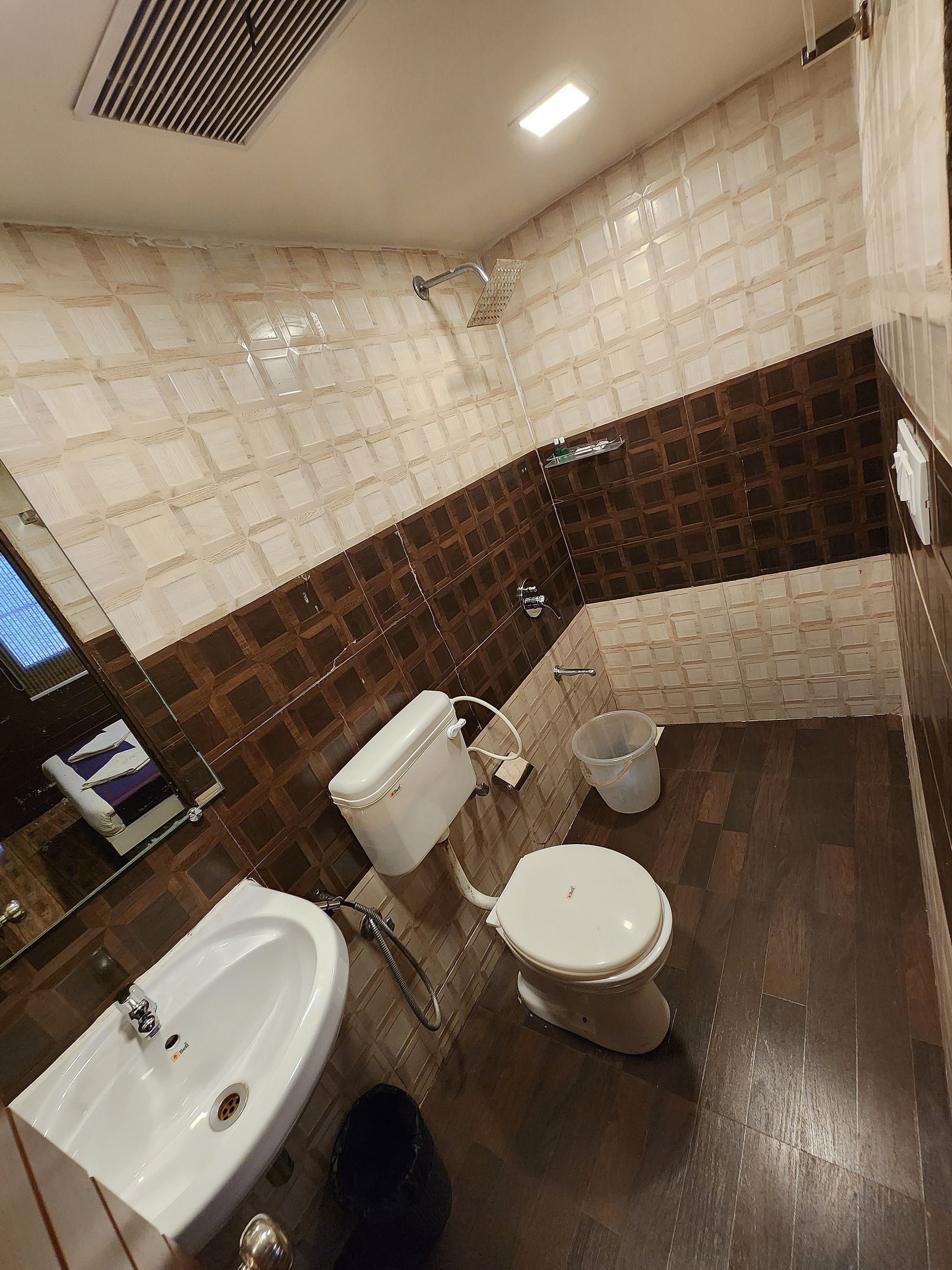 Wood House Beach Resort Premium Cottage 5