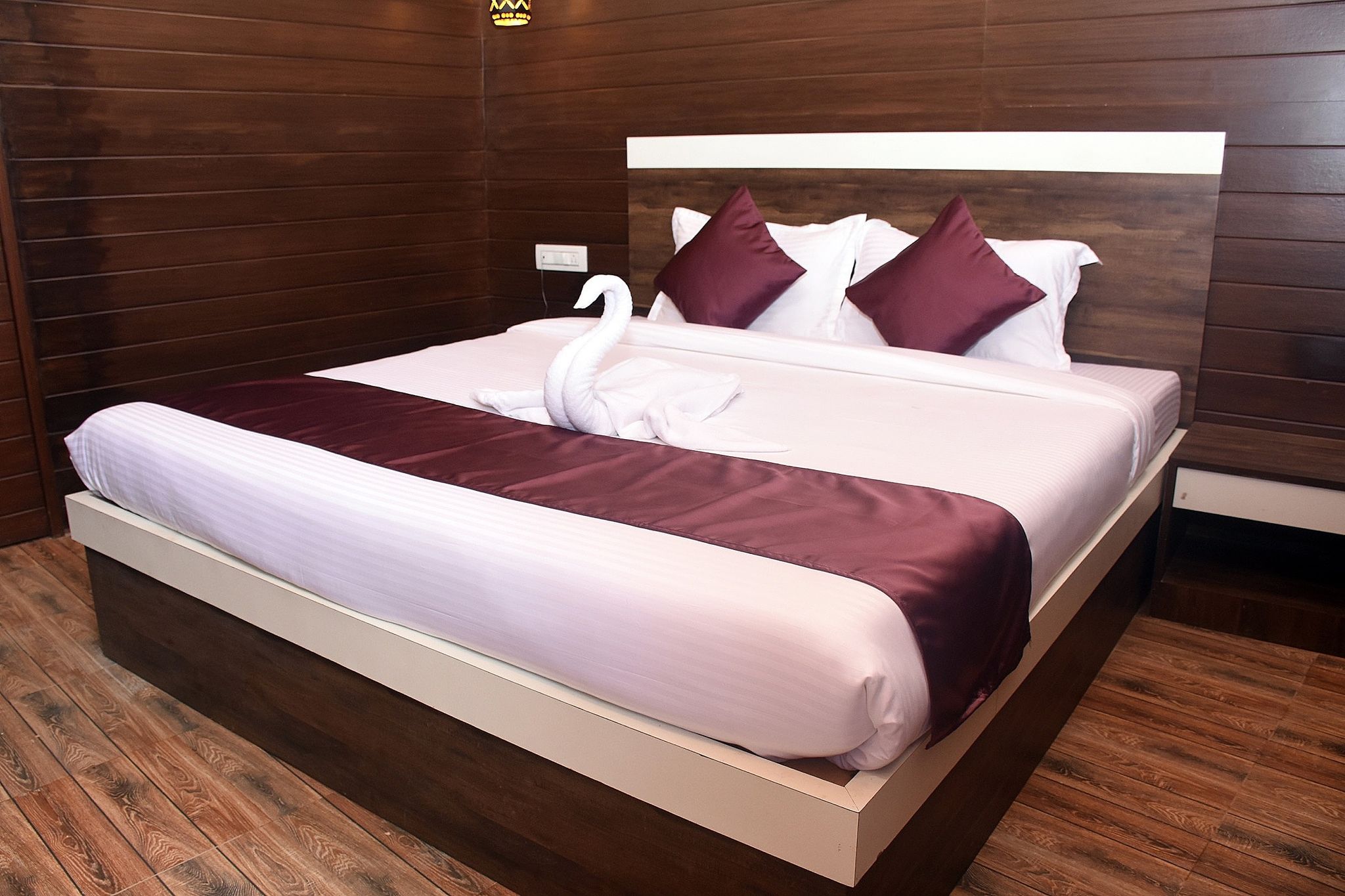 Wood House Beach Resort Premium Cottage 4