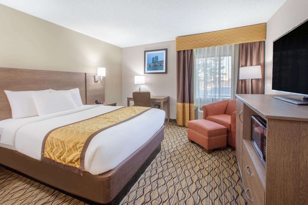 Standard Single Room, 1 Queen Bed, Accessible