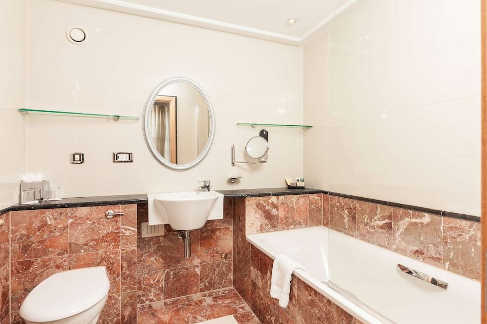 Courthouse Hotel Standard Double Room 4