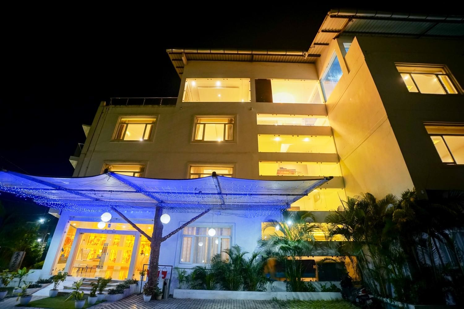 undefined Hotel Blue Waves 4