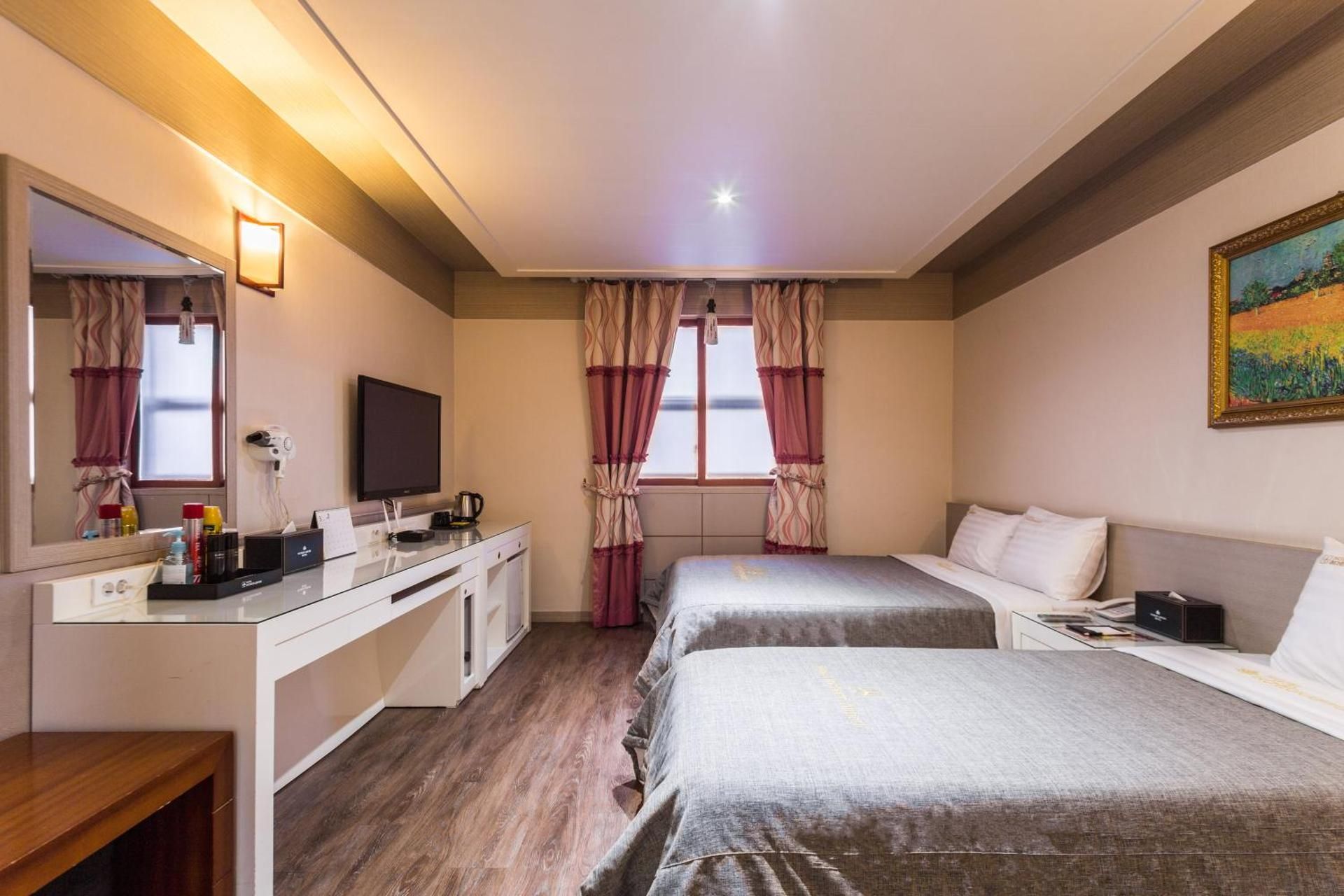 Incheon Airport Hotel Deluxe Twin Room 5