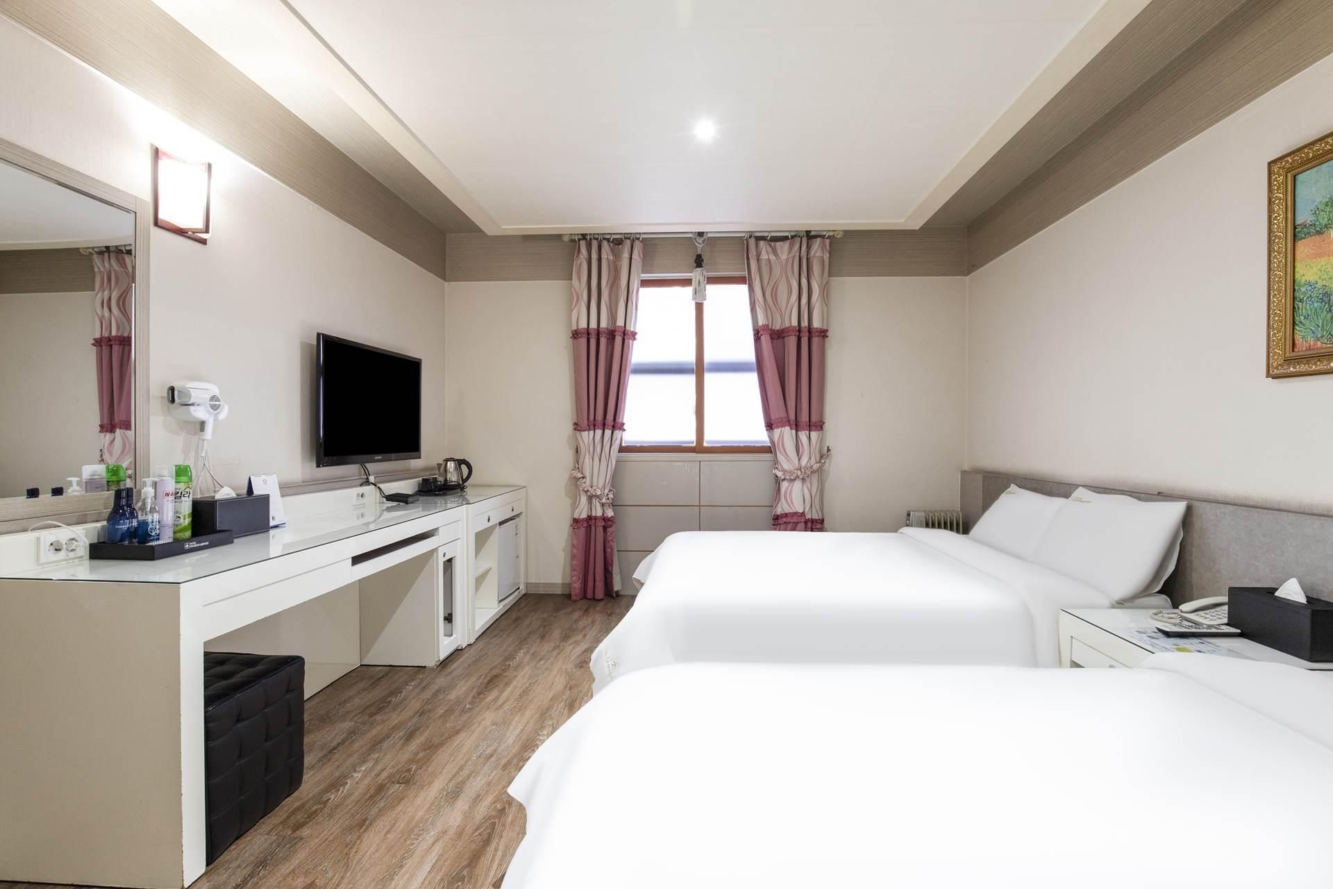 Incheon Airport Hotel Deluxe Twin Room 4