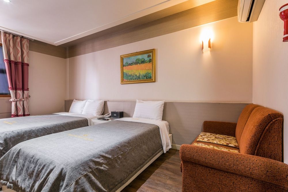 Incheon Airport Hotel Deluxe Twin Room 2