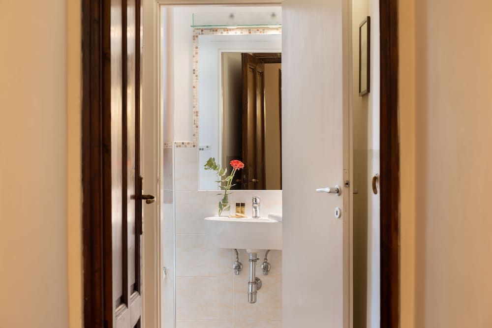 Residenza Hotel Cimabue Classic Double or Twin Room 8