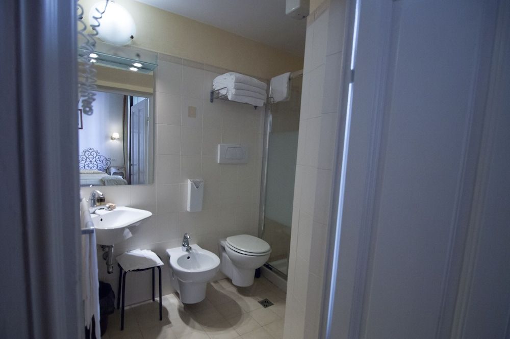 Residenza Hotel Cimabue Classic Double or Twin Room 6