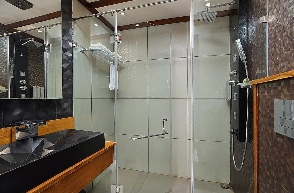 MALIEKAL HERITANCE CHERAI Wooden Cottage (Max occupancy 2) 3