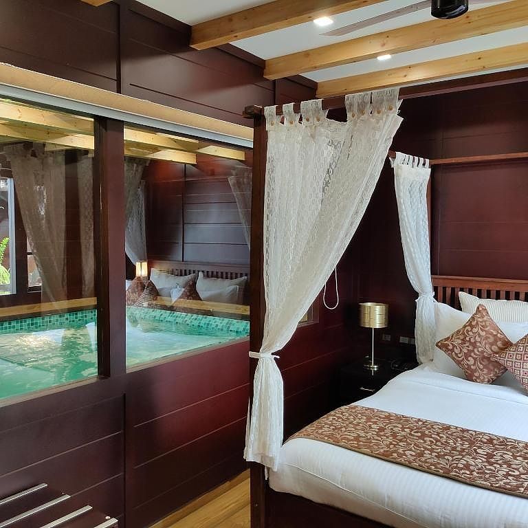 Insignia Private Pool Suite With Jacuzzi