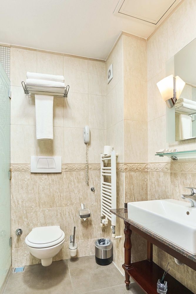 Best Western Empire Palace Hotel & Spa - Special Class Standard Room, Multiple Beds, Non Smoking 12