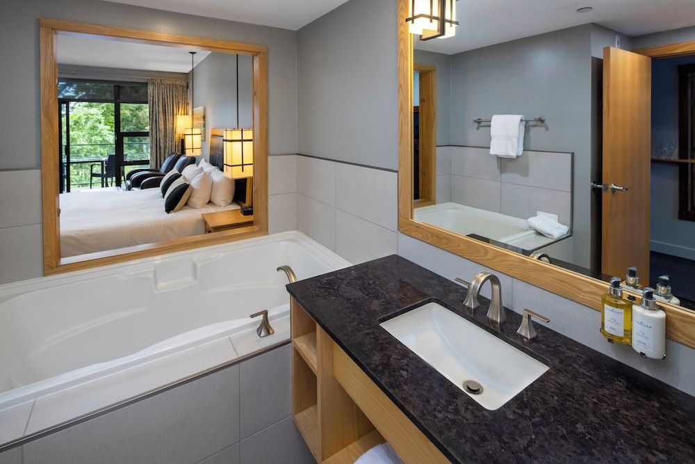 Brentwood Bay Resort & Spa Ocean King (Pet Friendly) 5