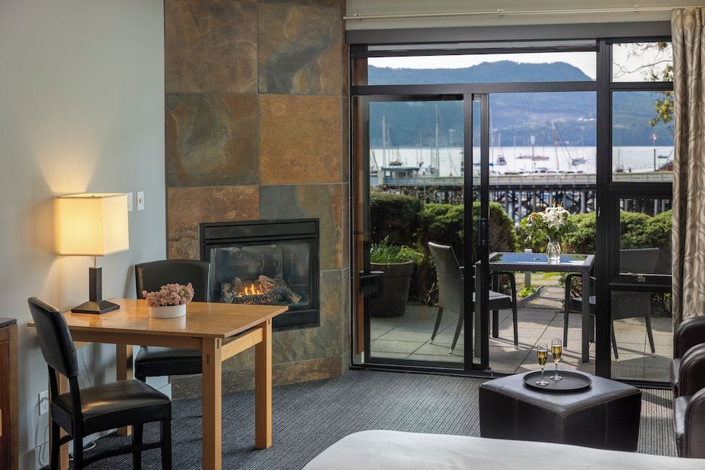 Brentwood Bay Resort & Spa Ocean King (Pet Friendly) 4