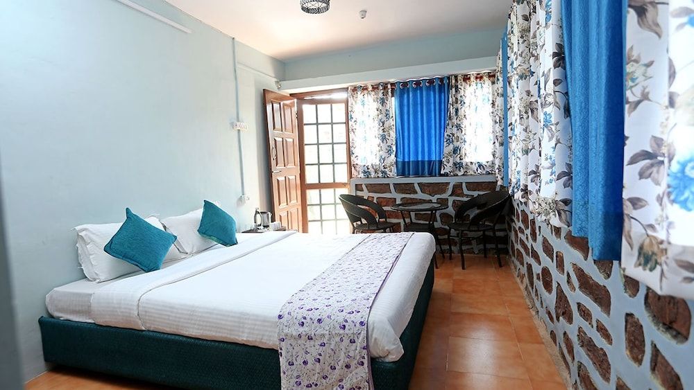 The Chirping Orchard Double Room, 1 Queen Bed, Mountain View 5