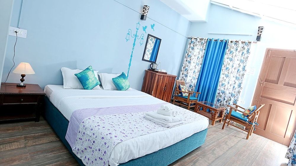 The Chirping Orchard Double Room, 1 Queen Bed, Mountain View 2