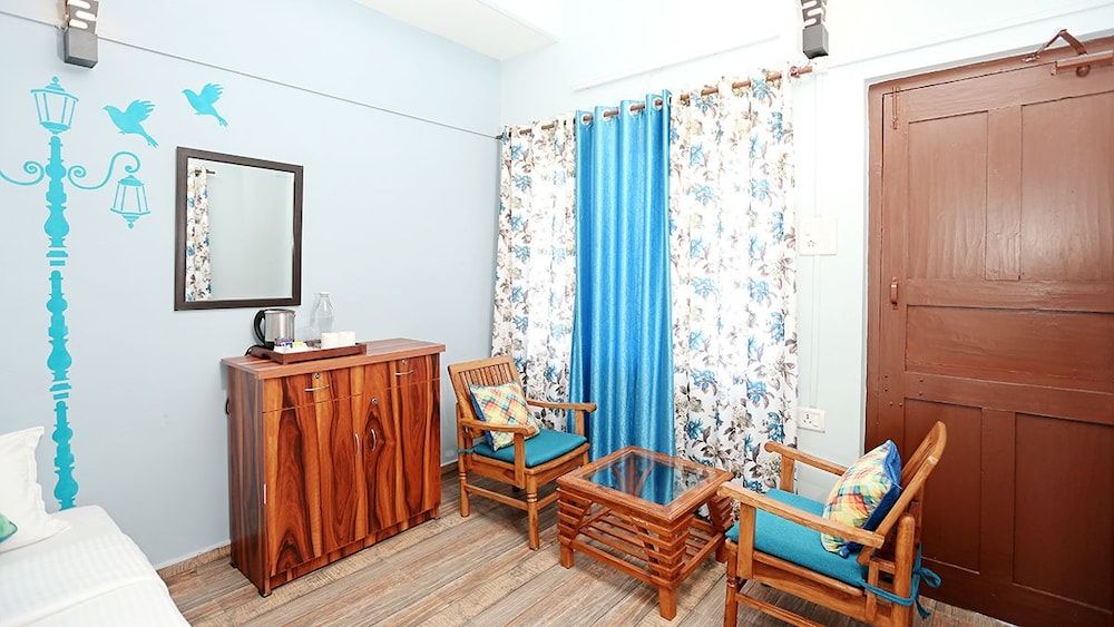 The Chirping Orchard Double Room, 1 Queen Bed, Mountain View 3