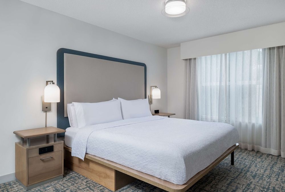 Suite, 1 King Bed, Accessible (Hearing)