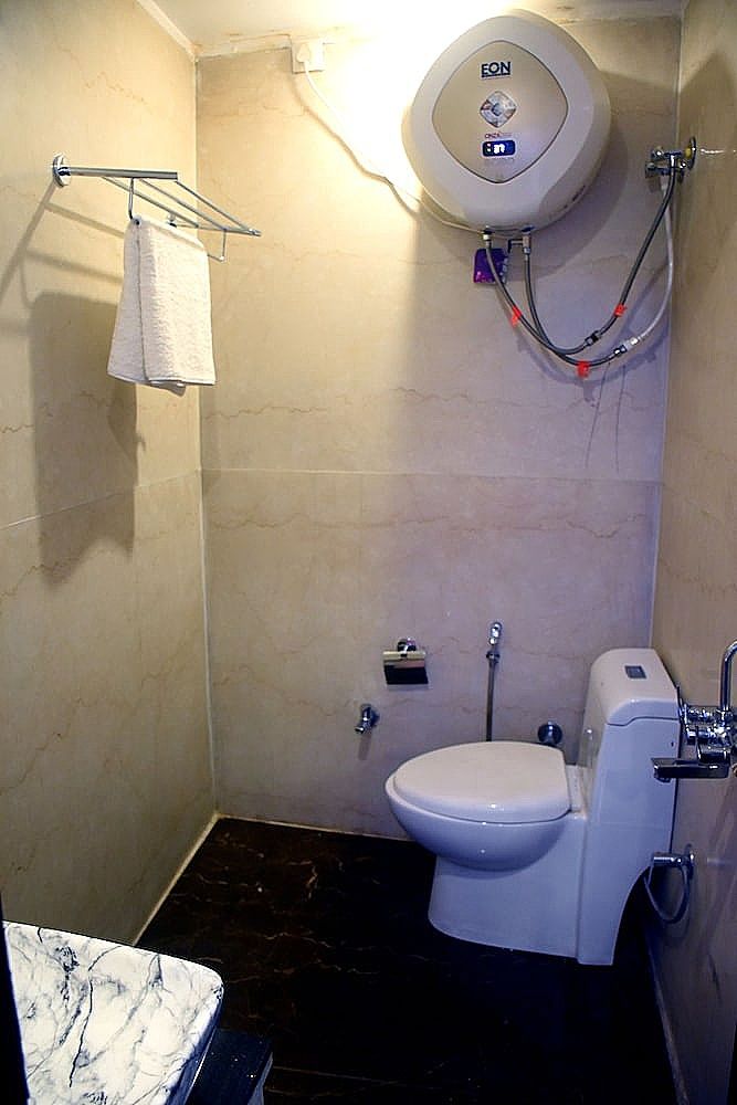 Hotel Gharonda Deluxe Room 12