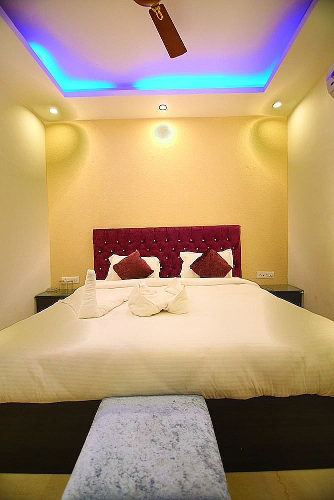 Hotel Gharonda Deluxe Room 9