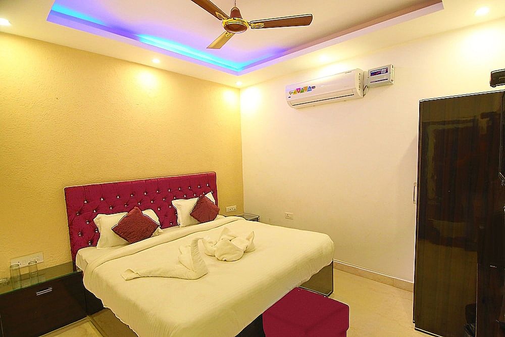 Hotel Gharonda Deluxe Room 8