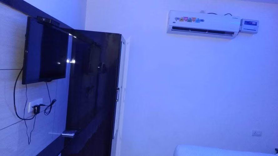 Hotel Gharonda Deluxe Room 13