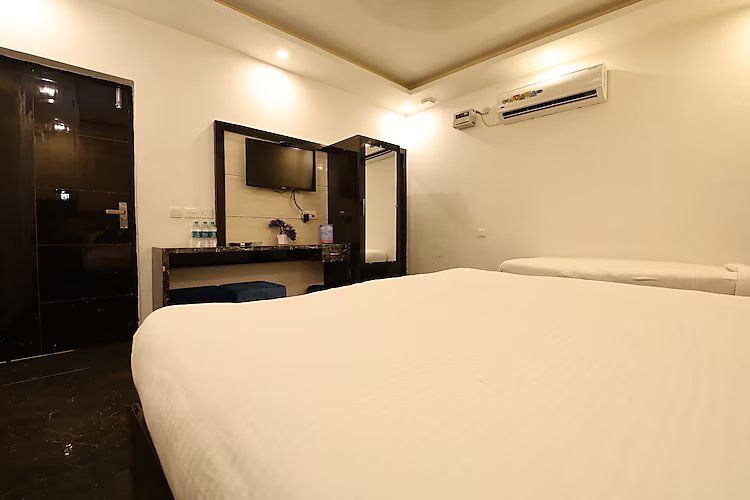 Hotel Gharonda Deluxe Room 5