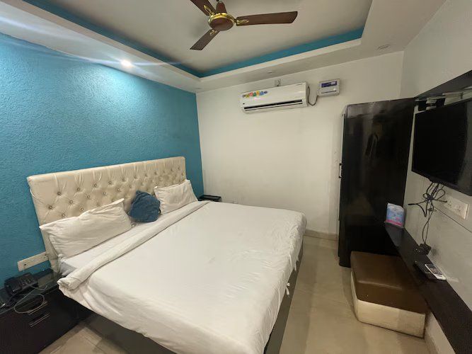 Hotel Gharonda Deluxe Room 2