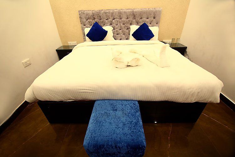 Hotel Gharonda Deluxe Room 4