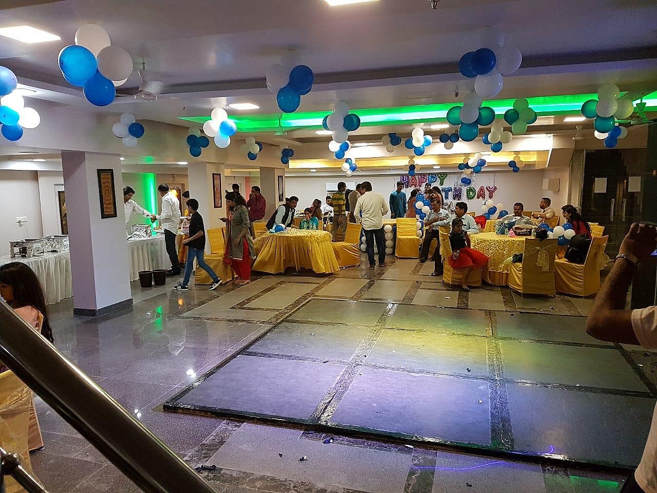 Food & Dining