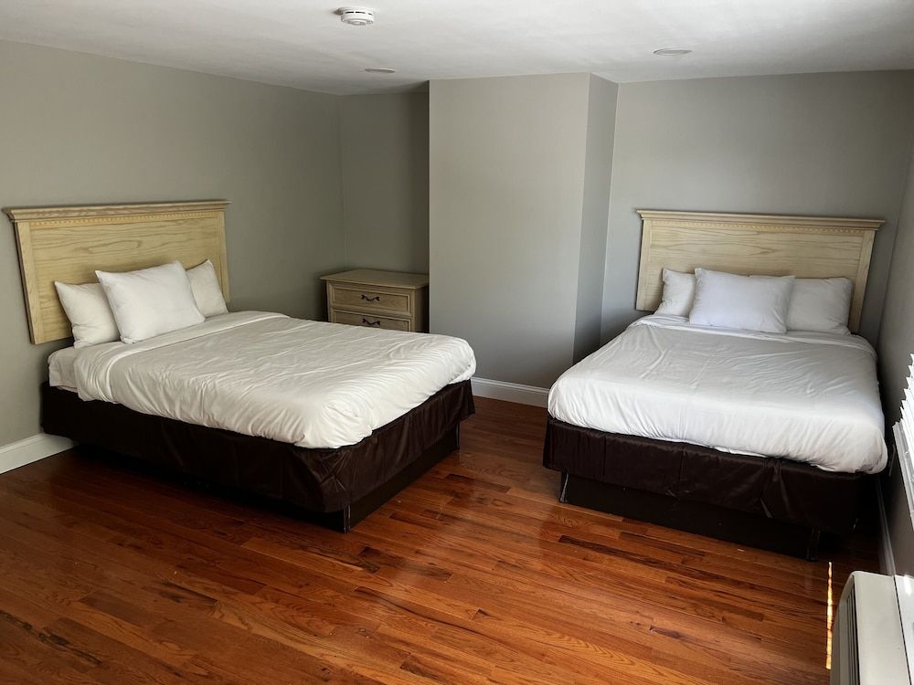 Captains Quarters Motel & Conference Center Deluxe Apartment, 2 Bedrooms 2