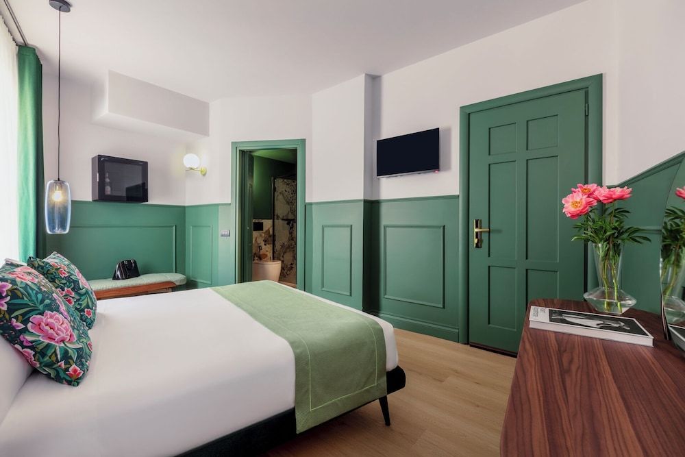 Hotel Concordia Deluxe Double Room with a French Bed in an Annex Building