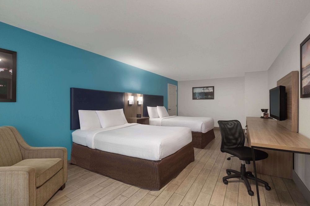 Room, 2 Queen Beds, Non Smoking, City View