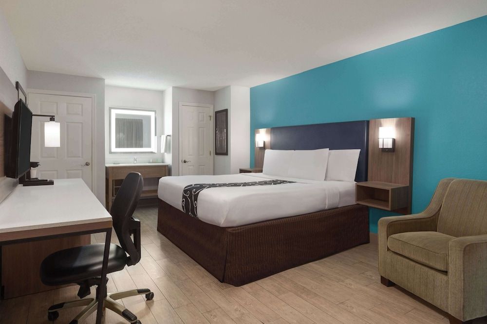 Room, 1 King Bed, Non Smoking, City View